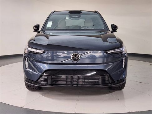 New 2025 Volvo EX90 Plus image 8