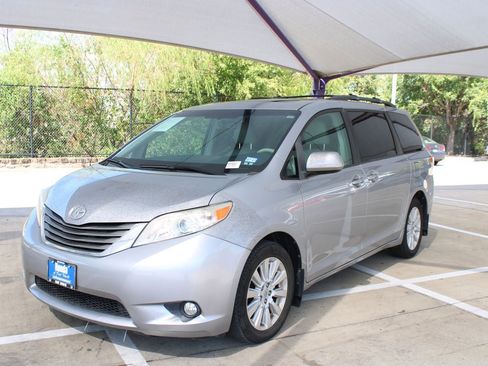 Used 2012 Toyota Sienna XLE AWD/4WD image 1