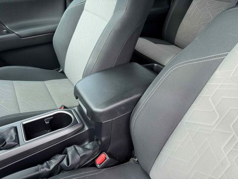 Used 2022 Toyota Tacoma TRD Off-Road image 27