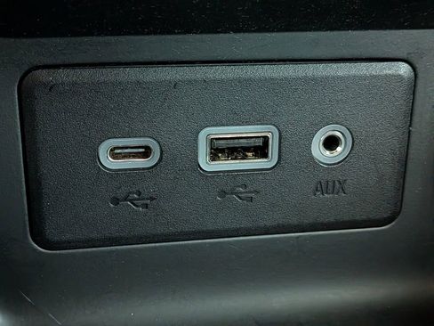 Used 2023 GMC Terrain SLE w/ Driver Convenience Package image 24