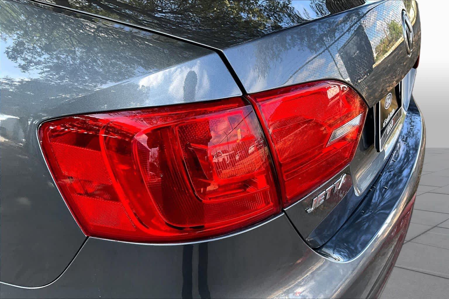 Used 2013 Volkswagen Jetta SE FWD image 28