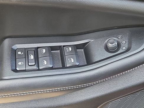 Used 2023 Jeep Grand Cherokee Altitude image 32