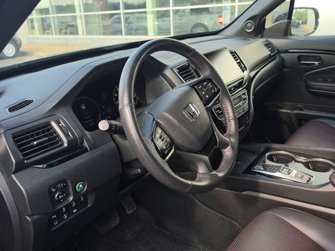 Used 2025 Honda Ridgeline Black Edition image 17