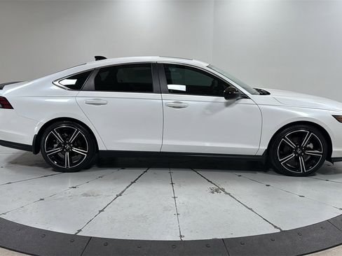 Used 2023 Honda Accord Sport image 6