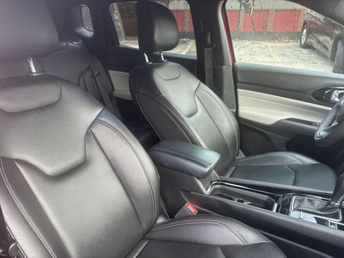 Used 2025 Jeep Compass Limited AWD/4WD image 31