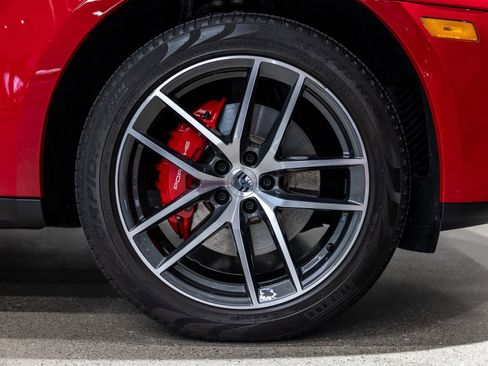 Certified 2024 Porsche Macan S AWD/4WD image 18