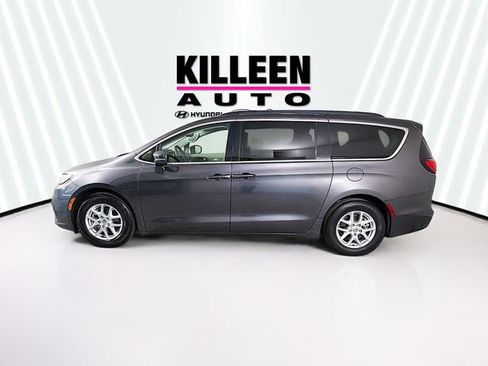 Used 2022 Chrysler Pacifica Touring-L image 4