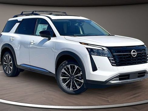 New 2026 Nissan Pathfinder Platinum w/ Cargo Package FWD image 2
