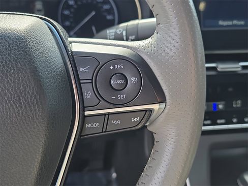 Used 2021 Toyota Avalon Limited image 33