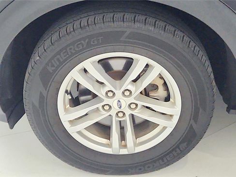 Used 2023 Ford Explorer XLT image 17