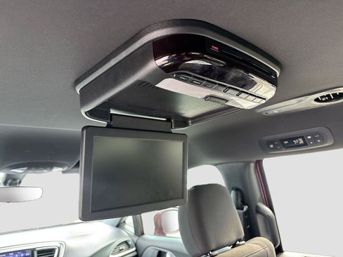 Used 2019 Chrysler Pacifica Touring Plus w/ S Appearance Package FWD image 37