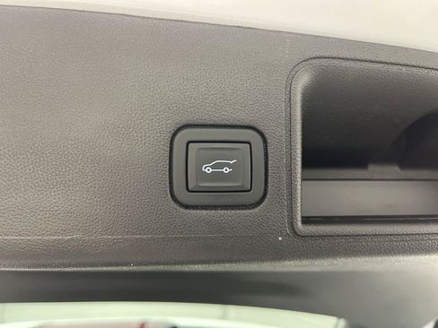 Certified 2024 GMC Terrain AT4 w/ Tech Package AWD/4WD image 32