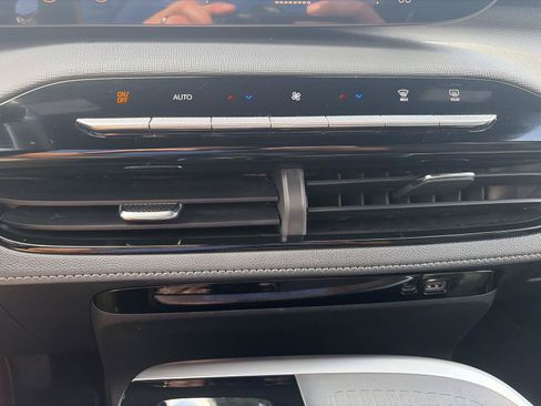Used 2025 Buick Enclave Preferred FWD image 27
