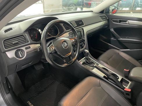 Used 2019 Volkswagen Passat 2.0T Wolfsburg w/ Wheels & Sunroof Package image 16