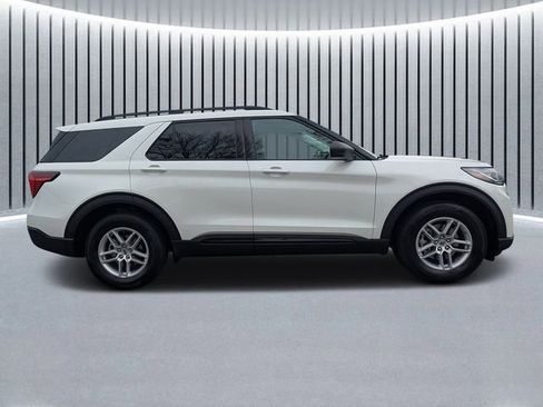 New 2026 Ford Explorer Active w/ Active Comfort Package image 2