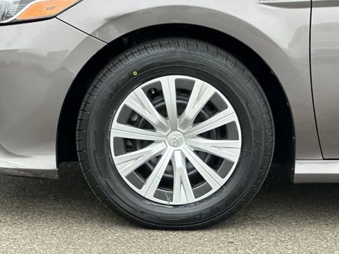 Used 2018 Toyota Camry LE image 29