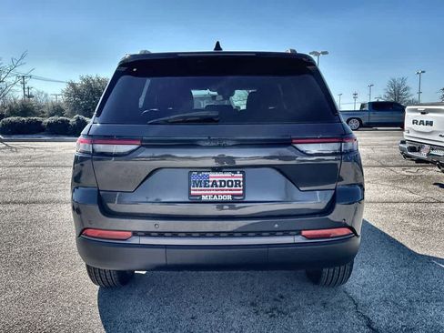 New 2026 Jeep Grand Cherokee Altitude RWD image 5