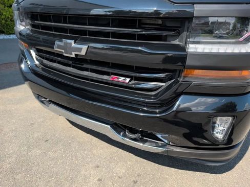 Used 2018 Chevrolet Silverado 1500 LT w/ All Star Edition AWD/4WD image 9