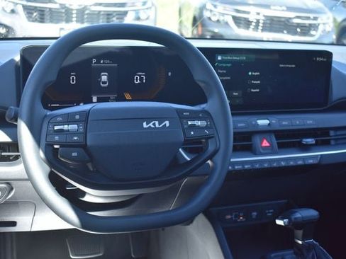 New 2026 Kia K4 FWD image 17