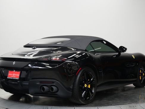 Used 2025 Ferrari Roma Spider RWD image 9