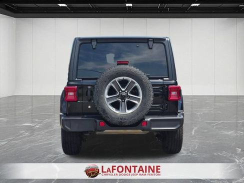Used 2019 Jeep Wrangler Unlimited Sahara AWD/4WD image 4