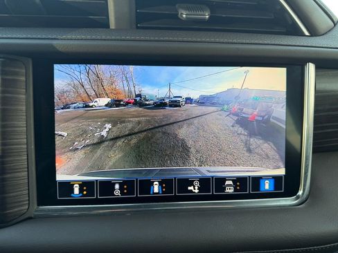 Used 2021 GMC Yukon Denali w/ Denali Premium Package image 18