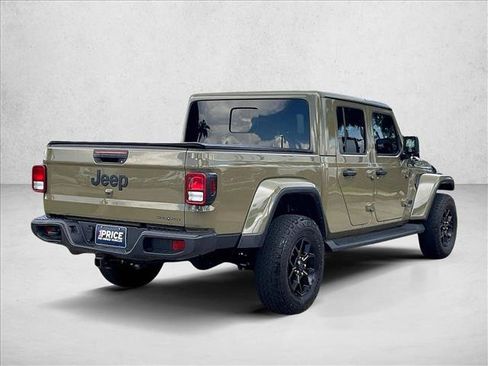 Used 2025 Jeep Gladiator Sport AWD/4WD image 2