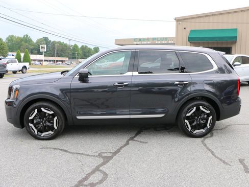 Used 2025 Kia Telluride S AWD/4WD image 2