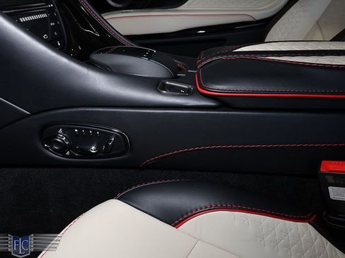 Used 2022 Aston Martin DBS Superleggera image 19