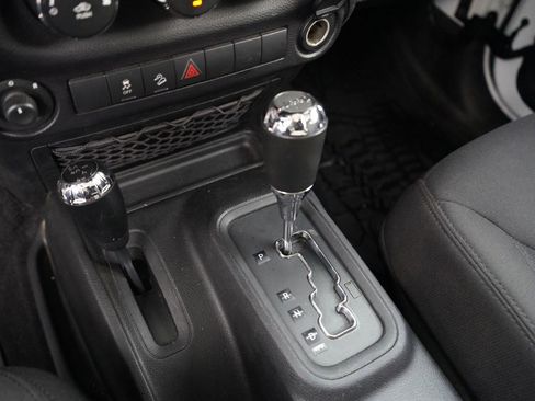 Used 2015 Jeep Wrangler Unlimited Sport AWD/4WD image 13