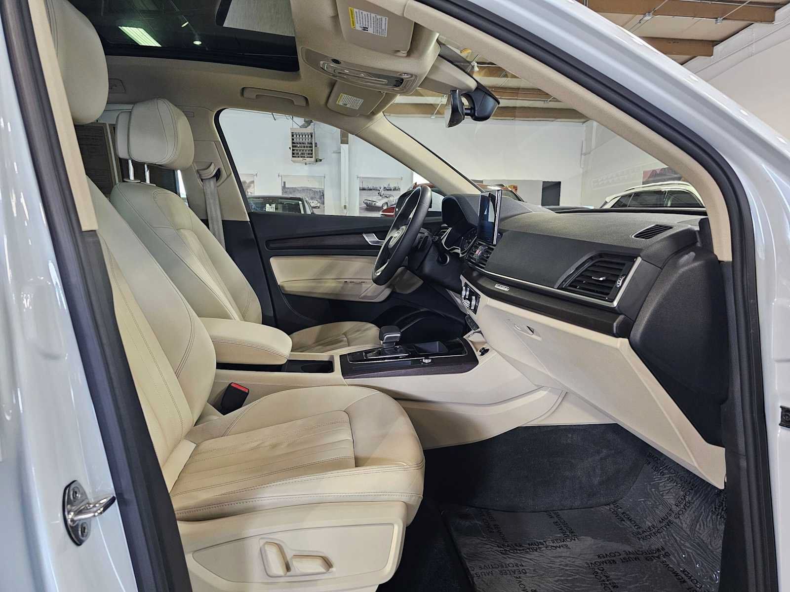 Used 2023 Audi Q5 2.0T Premium w/ Convenience Package AWD/4WD image 10