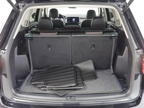 Used 2025 Volkswagen Atlas Peak Edition SE image 17