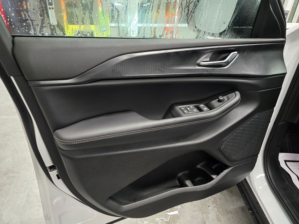 New 2027 Jeep Grand Cherokee Laredo X RWD image 13