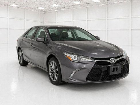 Used 2015 Toyota Camry SE FWD image 5