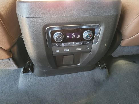 Certified 2024 Chevrolet Suburban High Country image 19