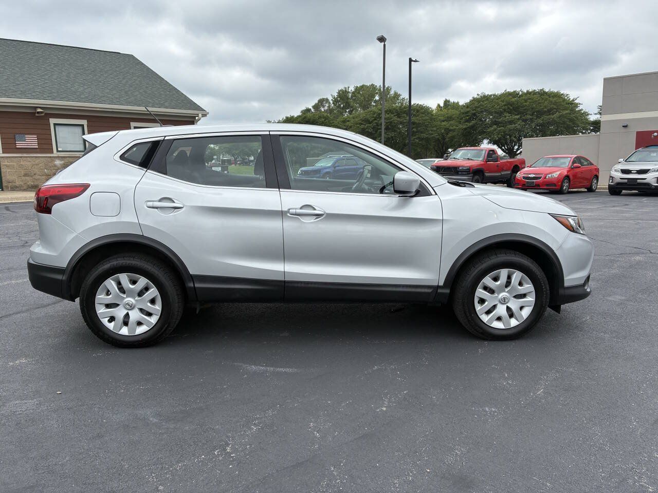Used 2019 Nissan Rogue Sport S AWD/4WD image 2