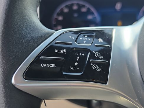 Used 2025 Mercedes-Benz C 300 Sedan image 31