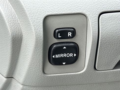 Used 2009 Toyota Camry LE FWD image 14