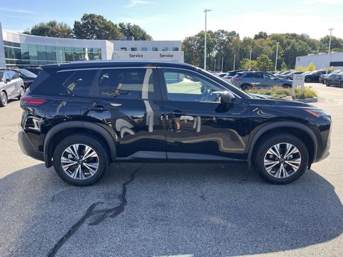 Used 2023 Nissan Rogue SV w/ SV Premium B Package image 2