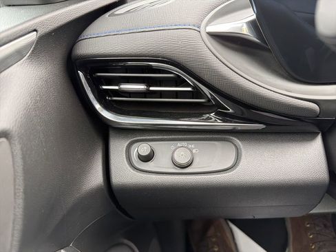 Used 2025 Buick Envista Sport Touring image 27