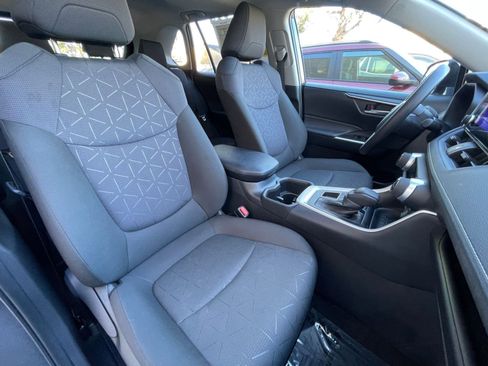 Used 2025 Toyota RAV4 XLE image 38