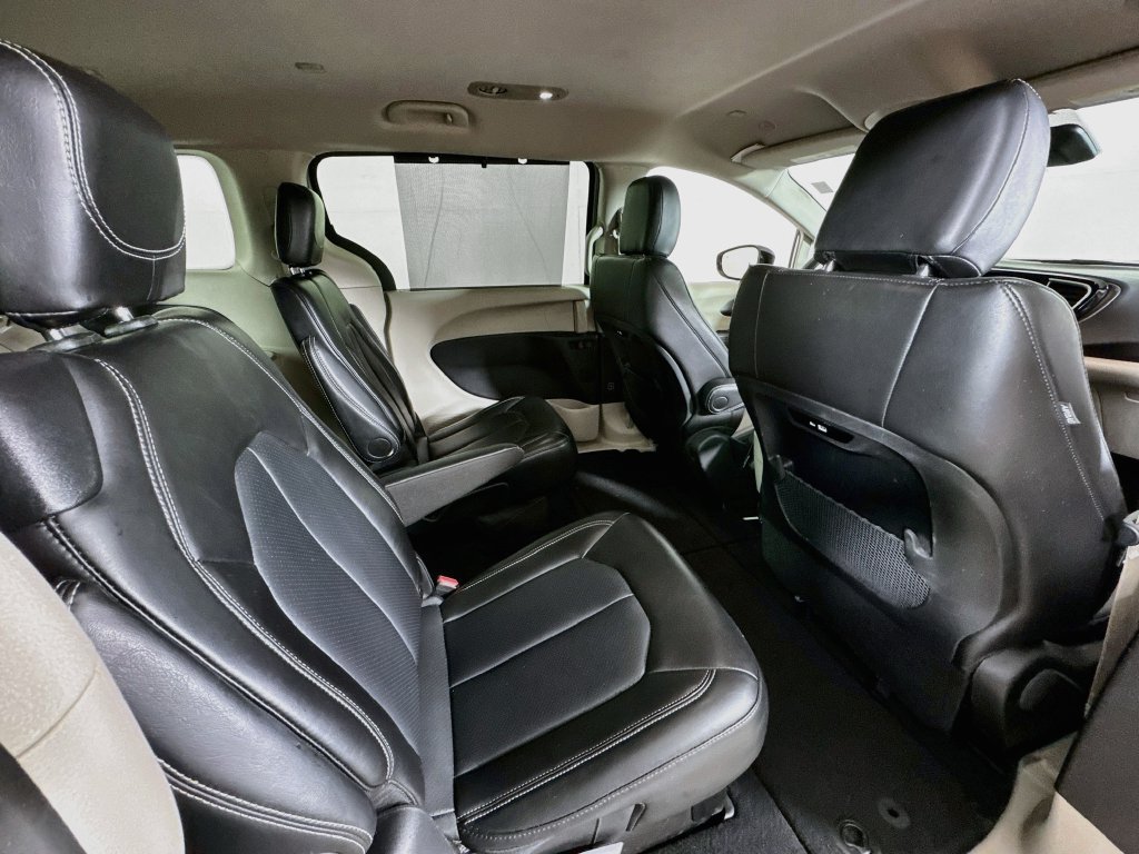 Used 2024 Chrysler Pacifica Touring-L FWD image 27