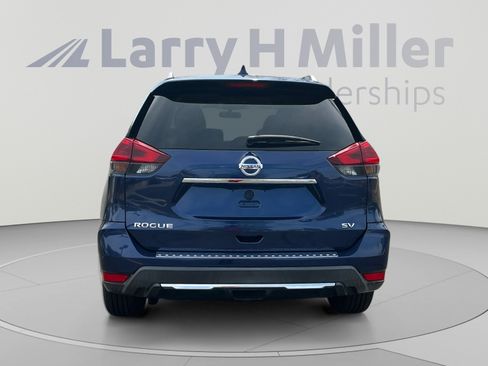 Used 2018 Nissan Rogue SV FWD image 4
