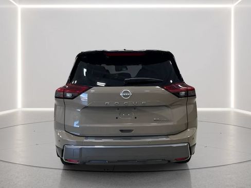 Used 2025 Nissan Rogue SL AWD/4WD image 28
