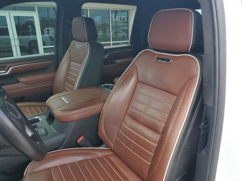 Used 2025 GMC Sierra 3500 Denali Ultimate AWD/4WD image 24