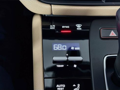 Certified 2026 Porsche Macan AWD/4WD image 16
