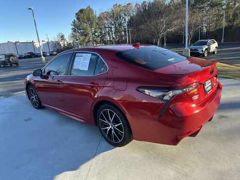Certified 2022 Toyota Camry SE image 8