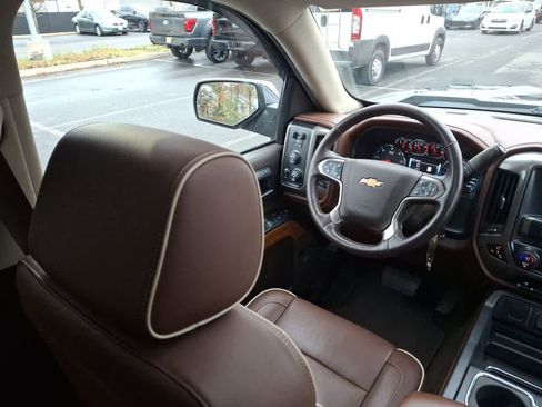 Used 2018 Chevrolet Silverado 1500 High Country image 15