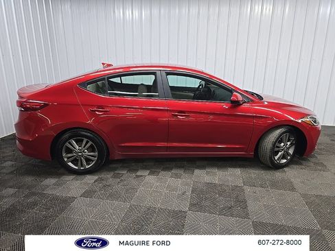 Used 2017 Hyundai Elantra SE w/ SE A/T Tech Package 03 FWD image 2