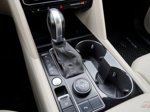 Used 2019 Volkswagen Atlas SEL image 32